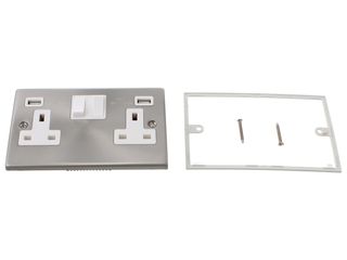 DECO VPSC780WH 13A 2GANG SWITCHED SOCKET TWIN 2.1A USB OUTLETS WHT